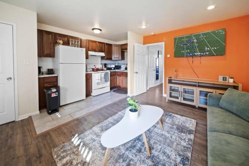 Cozy 1 Bd Apt minutes walking downtown Ferndale in Ferndale, USA