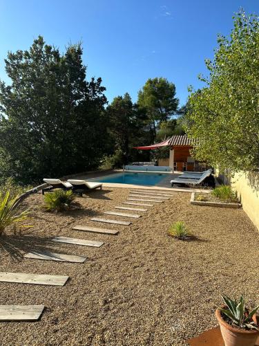 Úszómedence, Le Mas des Eglantiers in Propiac