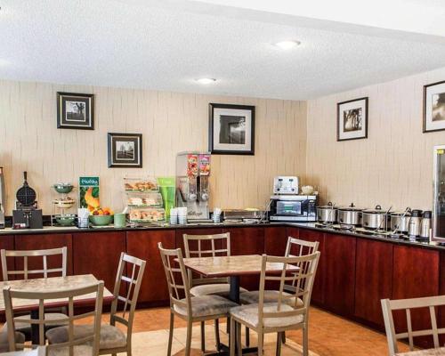 Quality Inn & Suites Davenport near I-80 in Davenport, USA
