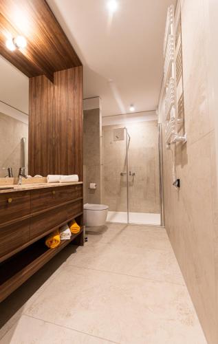 2 bedrooms, 5 beds