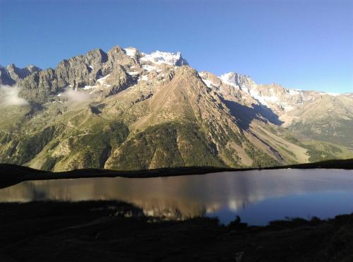 Közeli látványosságok, Les quatre marmottes in Villar D'Arene