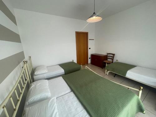 One-Bedroom Apartment image 2