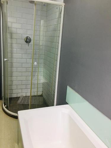 Shower, Bella Hideaway Villa in Graceland