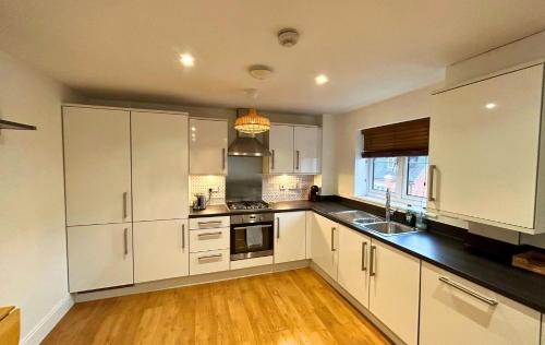 Wokingham Spectacular 2 Bedroom Penthouse