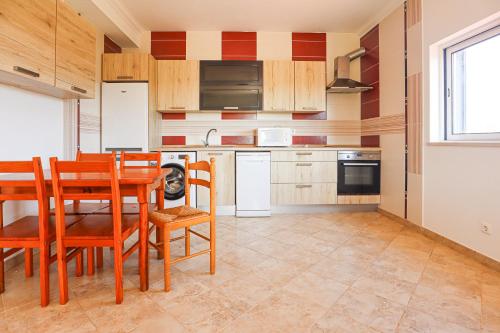 Kitchen, Quinta do Bravo - Swimming Pool - BY BEDZY in Alcantarilha