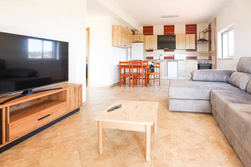 Shared lounge/TV area, Quinta do Bravo - Swimming Pool - BY BEDZY in Alcantarilha