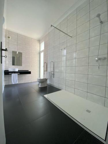 ห้องน้ำ, White Pico Lodge in เซา รอก โด ปิโก