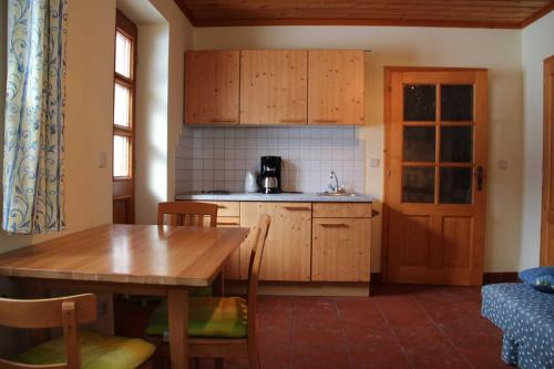 Bio - Appartements Bischof, Familie Wind in Treffen Am Ossiacher See