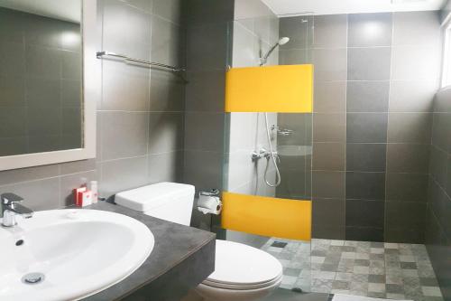 room detail thumbnail 2