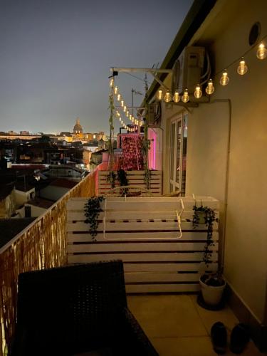 Queen Room with Balcony image 2