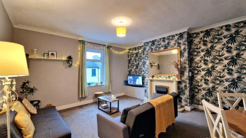 Brodie's Hideaway: Stylish two-bed Amble apartment