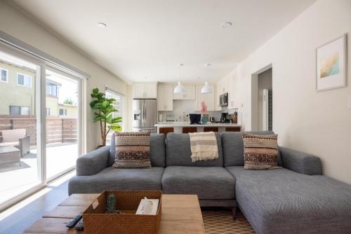 Redondo Beach 2br steps to water near pier LAX-1167 photo 1