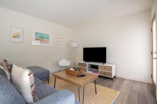 Redondo Beach 2br steps to water near pier LAX-1167 photo 2