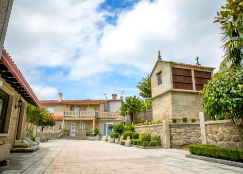  Charming house in Magan with private pool and garden in Cuntis