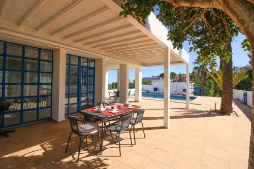 Balcony/terrace, Galeretes JU by CARLOSFERIEN in Santa Llucia