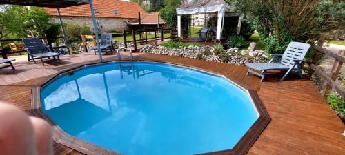 Le Lot Gîte 4 étoiles Parc 1ha 2 piscines et spa (Le Lot Gite 4 etoiles Parc 1ha 2 piscines et spa) in Lentillac-Lauzes