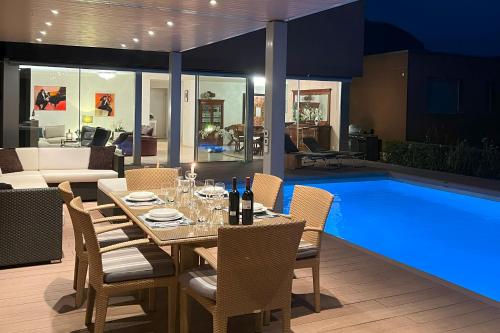 Villa Dolce Vita With Private Pool - Happy Rentals