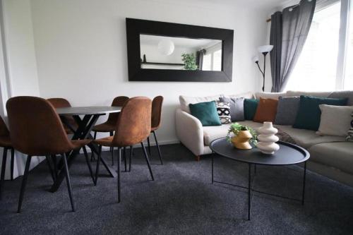 Peaceful 3 Bed Flat with Parking and Balcony by CTO Serviced Apartments in Splott