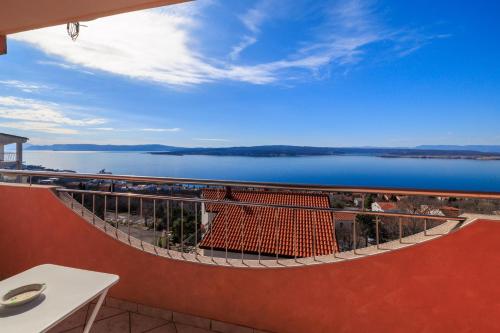 One-Bedroom Apartment with Balcony