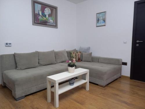 2BR Apartment Near E-75 A1 - Surčin