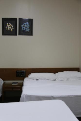 Standard Quadruple Room image 6
