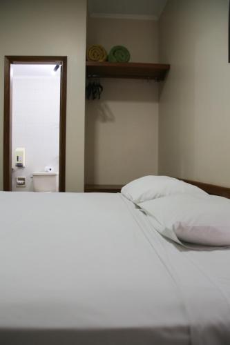 Standard Double Room image 6