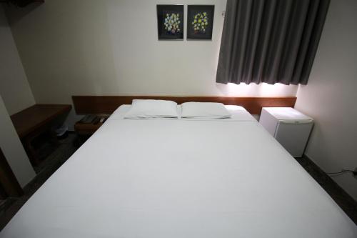 Standard Double Room image 5