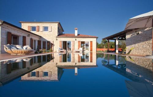 Villa White Pearl in Central Istria for 8 people with heated pool