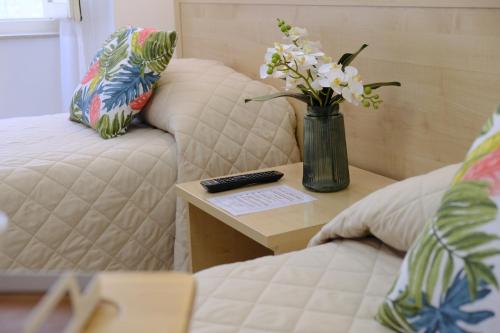 2 twin beds