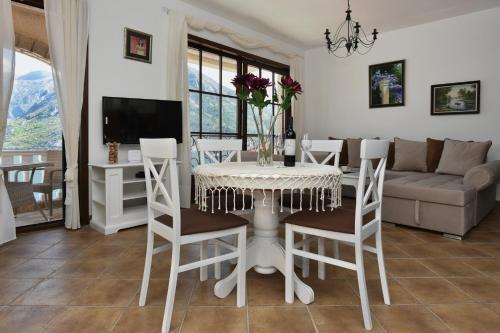 Erkély/terasz, Boka Gardens Seaside Resort in Kostanjica