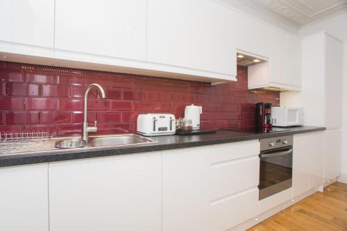 Newbridge Road, Spacious One Bedroom, Bath (photo 6)