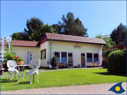 Haus Kieferndüne Bungalow links in Ahlbeck, Deutschland
