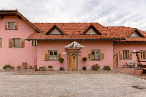 Turistična kmetija Protner - Hotel - Pernica