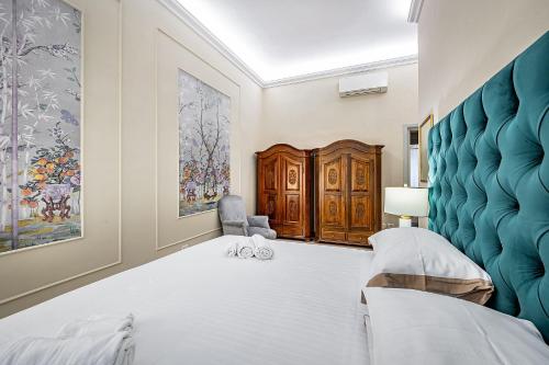 THREE APARTMENTS Via Roma - Tap to explore photos