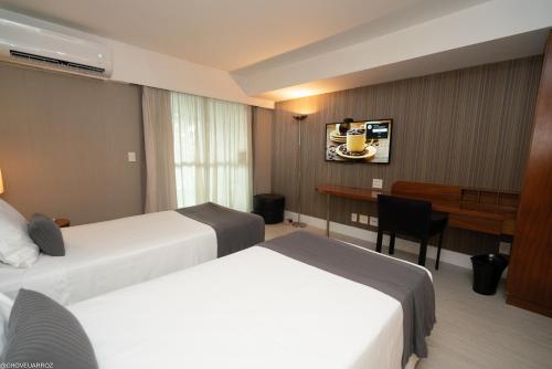 Luxury Twin Room with Street View image 8
