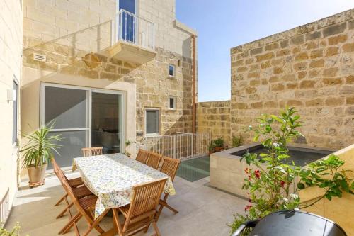 A 2BR farmhouse with private pool in Zebbug & BBQ by 360 Estates - Location saisonnière - Żebbuġ