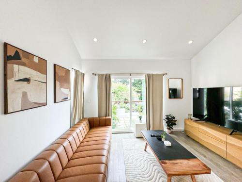 Bright 1-BR with Spacious Outdoor Living Area in Glendale, USA