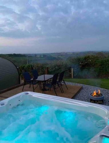 Secluded Luxury Pod with Hot Tub