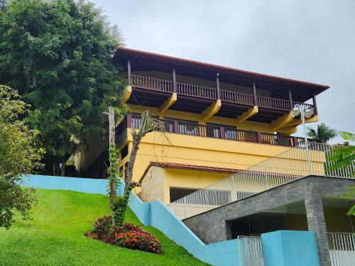Casa Feliz: serviço, hidro aquecida, piscina