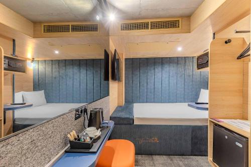 IQ Hotel - image 10