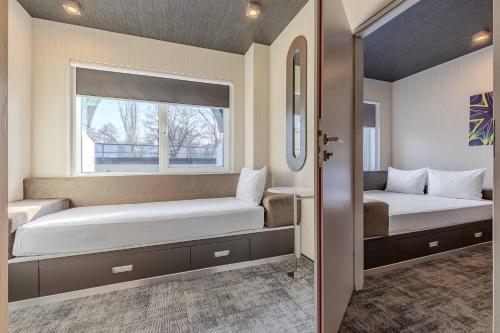 IQ Hotel - image 13