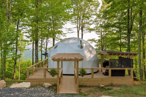 Tranquility Luxe Dome - Hot Tub & Luxury Amenities in Swiss, USA