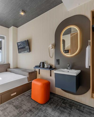 IQ Hotel - image 2