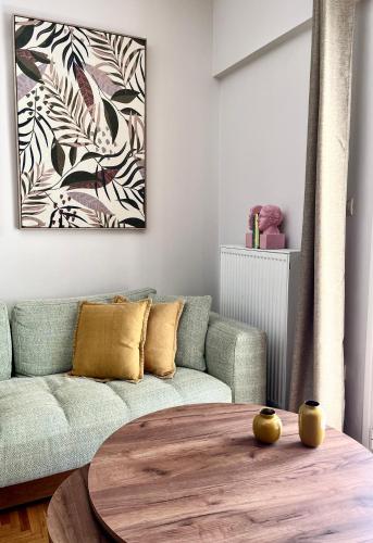 Bright 2 bdr Pagrati apartment, Athen