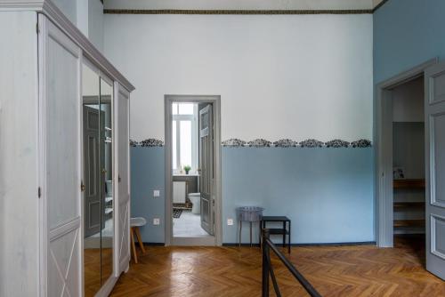 Spacious & Light family apart. very center of Riga