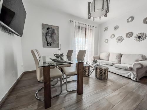 Cd-1382 2 Bedroom Apartment With Terrace