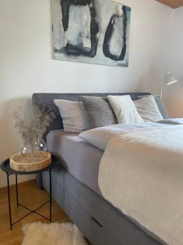 CROWN LIVING Design Apartment Mäder - Ideal für Feriengäste und Geschäftsreisende, gratis Parkplatz, Fahrrad- und Skiraum, Küche, Self Check-in in Mäder, Österreich