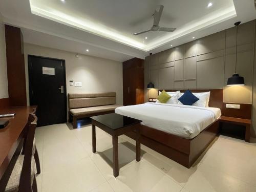 Deluxe Family Room image 10