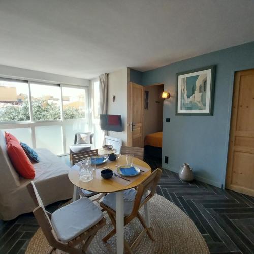 One-Bedroom Apartment image 10