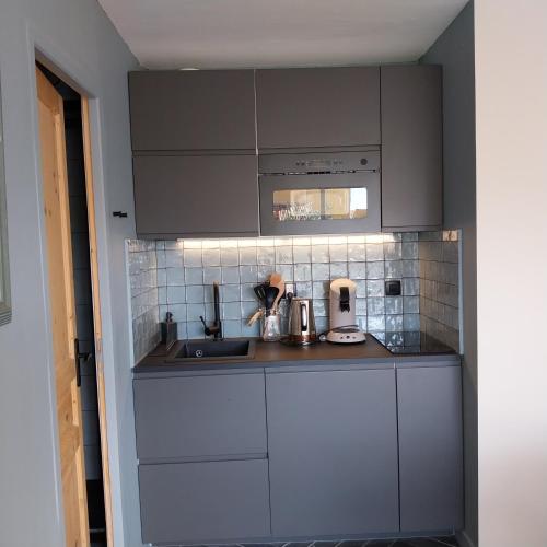 One-Bedroom Apartment image 1